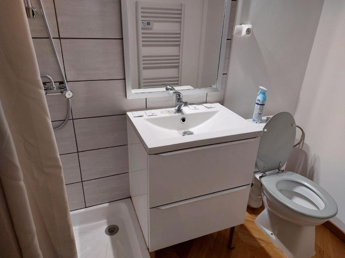 Suite 3 Pieces Chambre+Cuisine+Sdb Centre Ville Privas Exterior photo